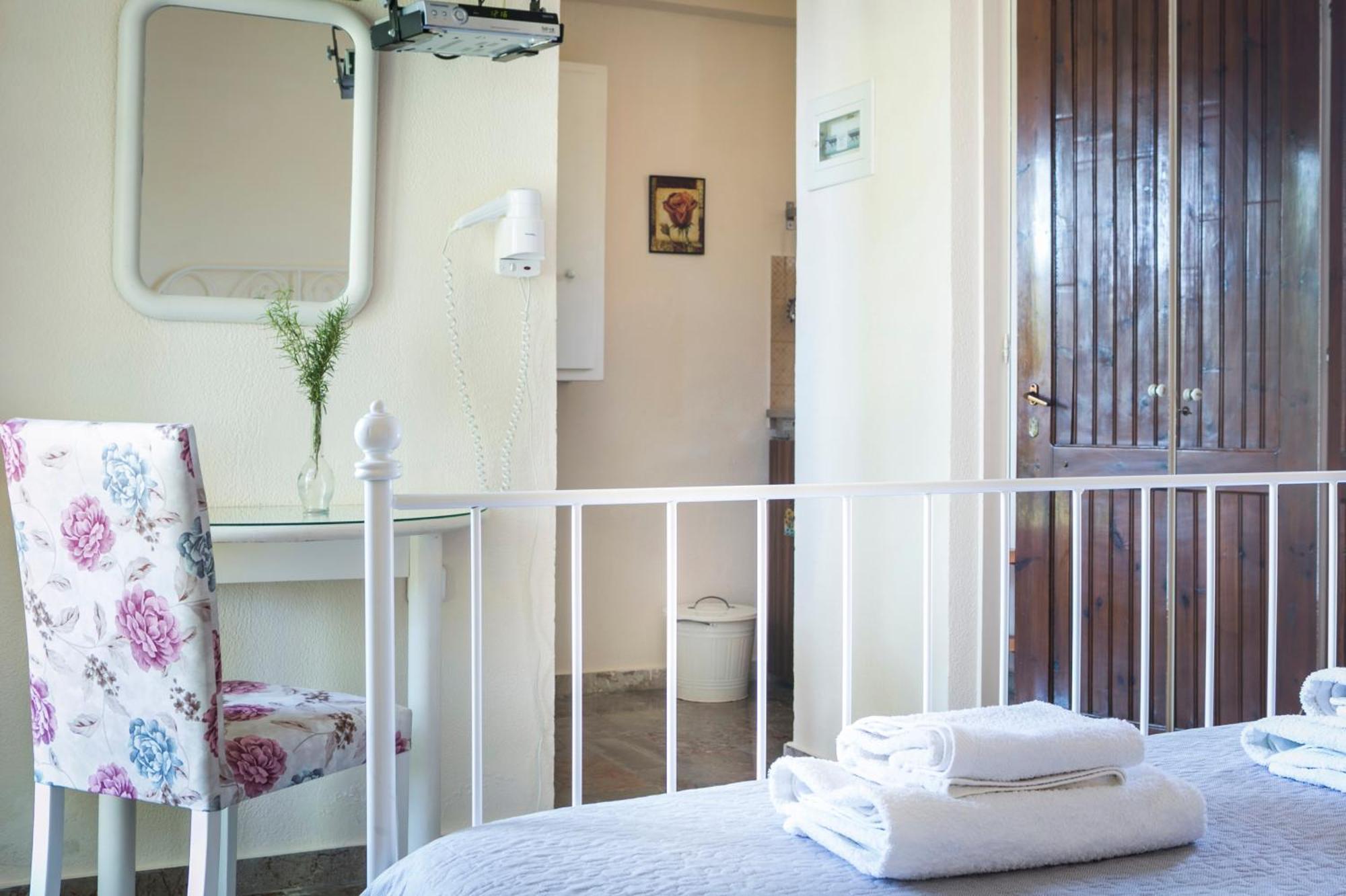 Dendrolivano Minia Habitación foto